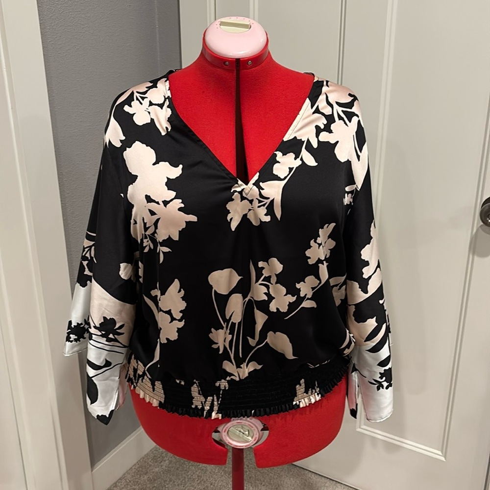 White House Black Market Kimono sleeve blouson top